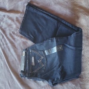 NWT Women's Wrangler